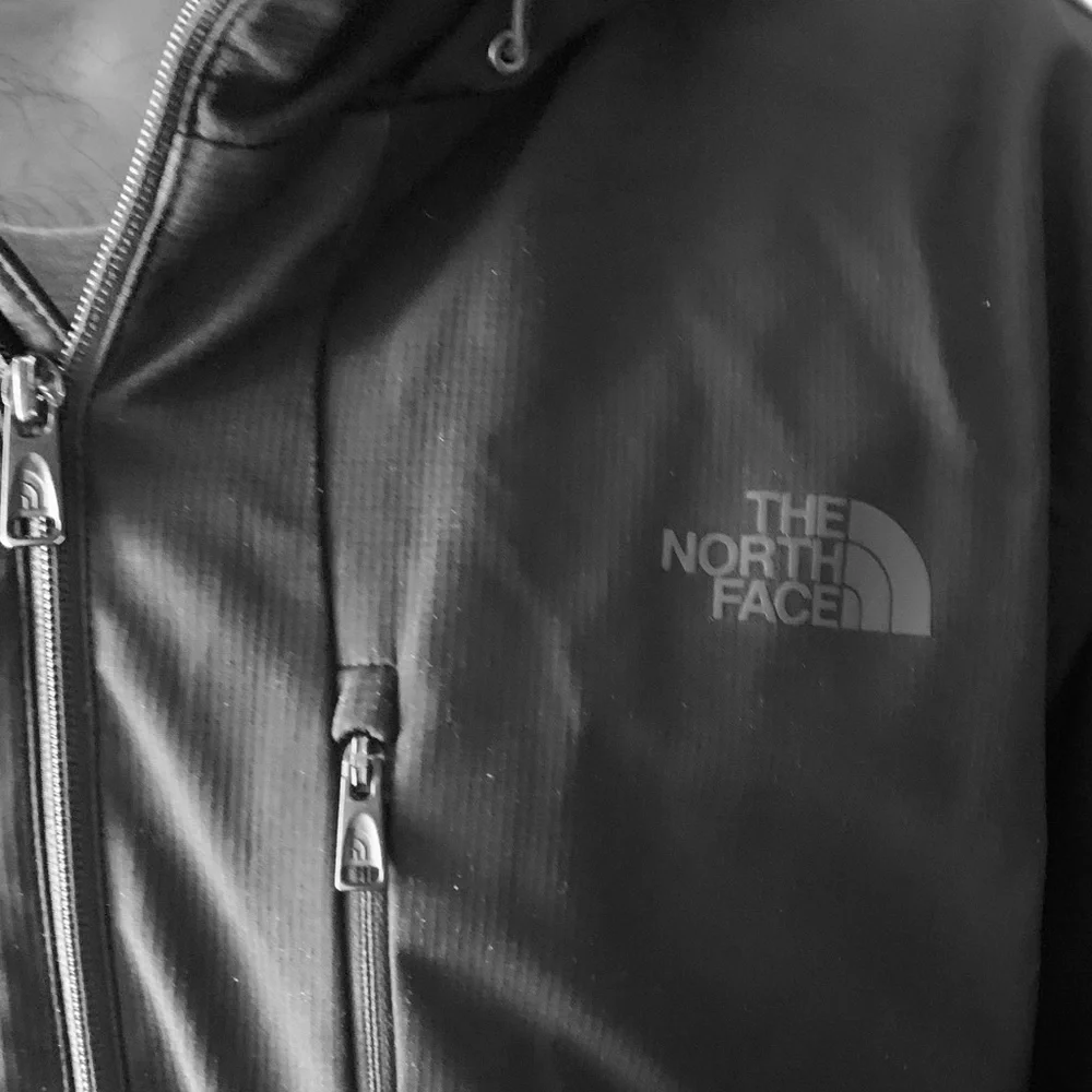 The North Face Men's Windwall Black Jacket